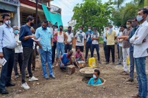 गटाराच्या डंपरमध्ये स्वतःला कोंडून प्रहार संघटनेचे आंदोलन