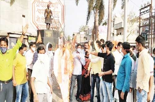 आ. संजय गायकवाडांविरोधात बुलढाण्यात ठिकठिकाणी निदर्शने