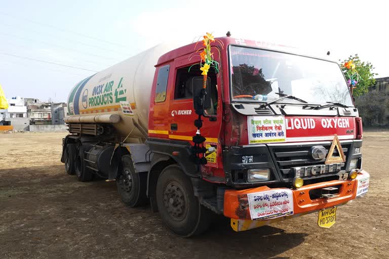 अकोला आरटीओने ऑक्सिजन टँकर केला जमा, एकही अधिकारी बोलण्यास तयार नाही