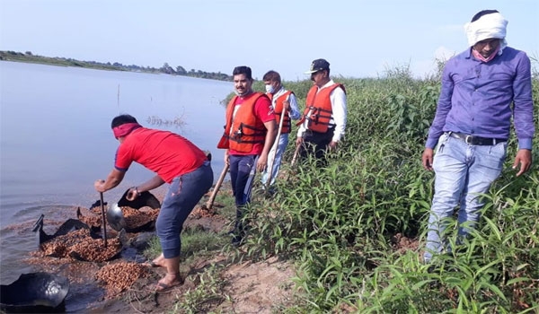 मोहफुलाच्या अवैध दारूनिर्मिती अड्ड्यावर धाड, साडेतीन लाखाचा मुद्देमाल नष्ट