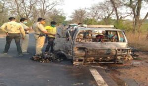 चालत्या गाडीला आग लागून गाडी जळून खाक, सुदैवाने जीवितहानी नाही