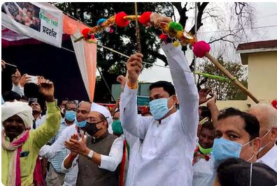 जळगावात नाना पटोलेंनी धरला आदिवासी नृत्यावर ठेका