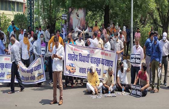 स्कुल व्हॅन चालकांनी नागपुरात केले आंदोलन