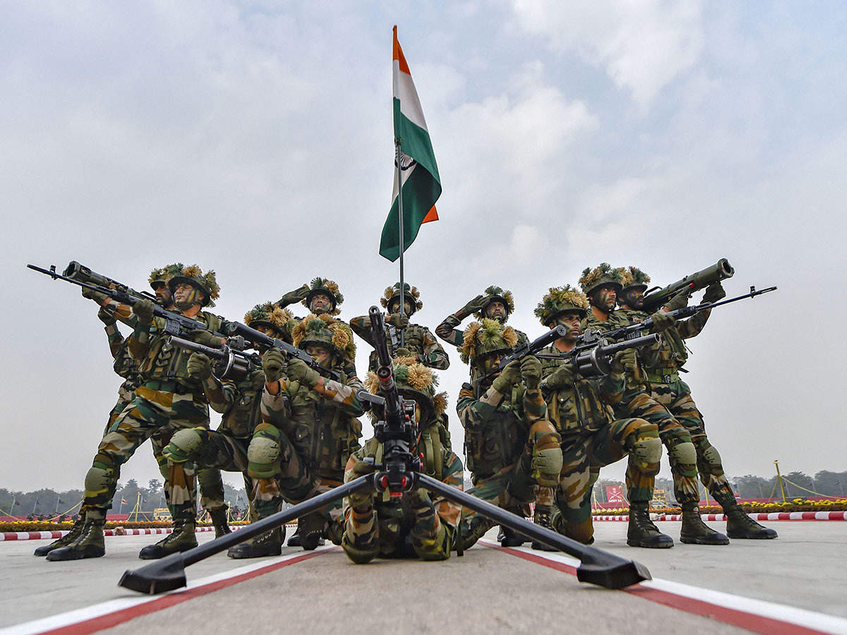 सुरक्षिततेशी संबंधित निवृत्त अधिकाऱ्याला लेख किंवा पुस्तक लिहिण्यासाठी सरकारची परवानगी आवश्यक