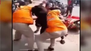 नागपुरात पेट्रोल पंपावरील महिला कर्मचाऱ्यांची एका महिलेला जबरदस्त मारहाण – व्हिडीओ व्हायरल