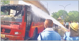 शहरात पुन्हा चालत्या बसने घेतला पेट