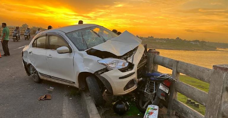 नागपूर भंडारा महामार्गावर  कार व बाईकचा भीषण अपघात