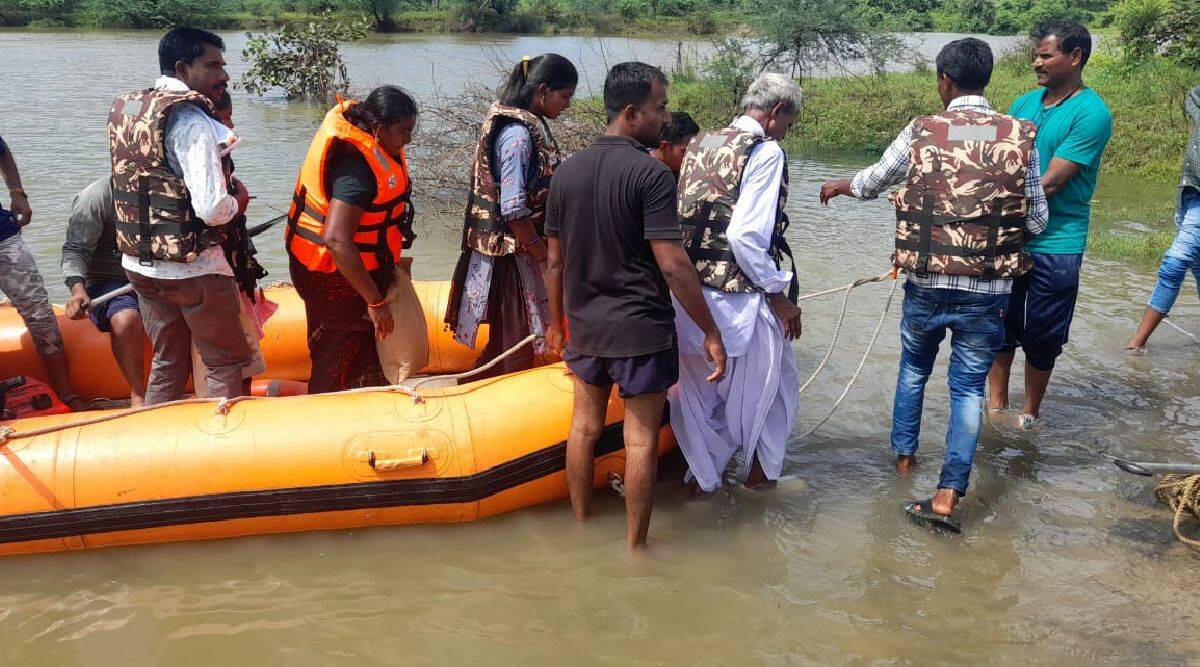 यवतमाळमध्ये ९० वर्षीय वृद्धेसह ८ रुग्णांना बचाव पथकाने  सुखरूप पुरातून बाहेर काढले